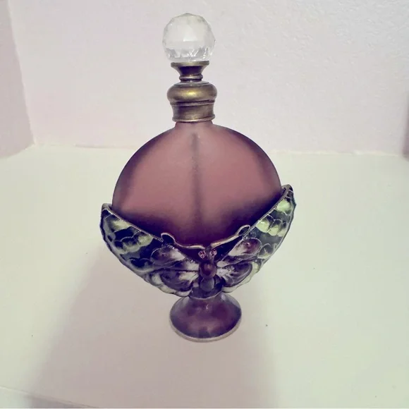 Jeweled Vintage Inspired Butterfly Crystal Perfume Bottle Atomizer - Picture 4 of 9